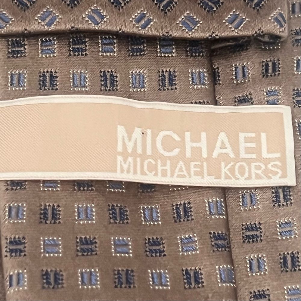 Michael Kors Silk Blend Embroidered Mens Designer Tie Tan Preppy Neutral Necktie - Picture 5 of 9